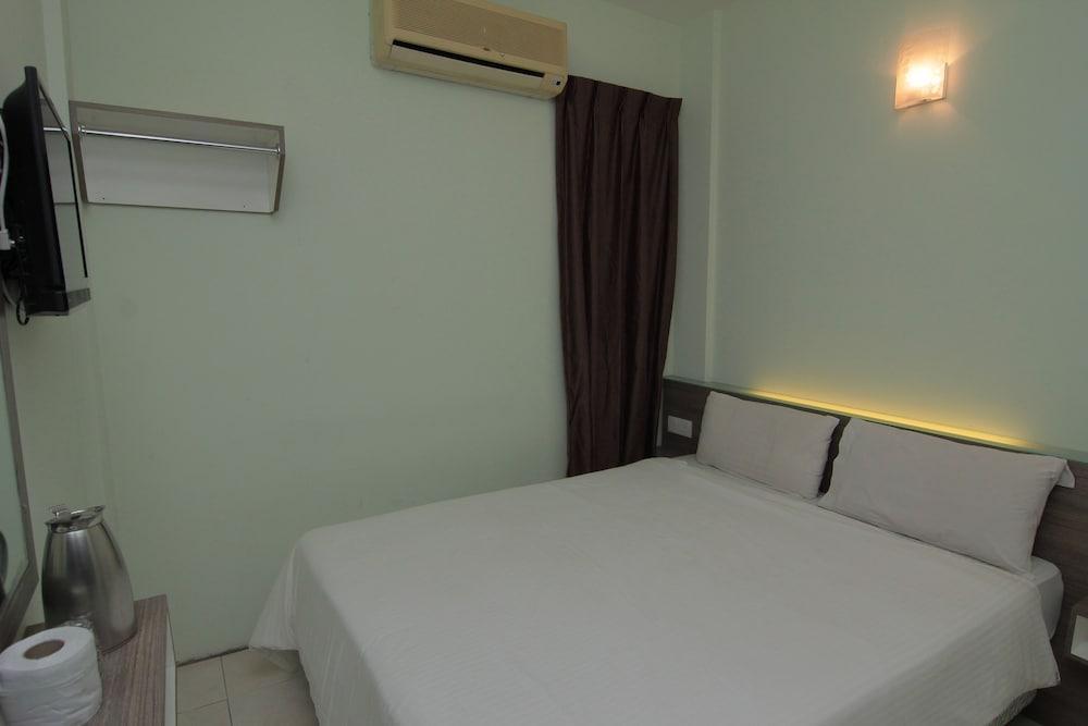 Qish Hotel Malacca Extérieur photo
