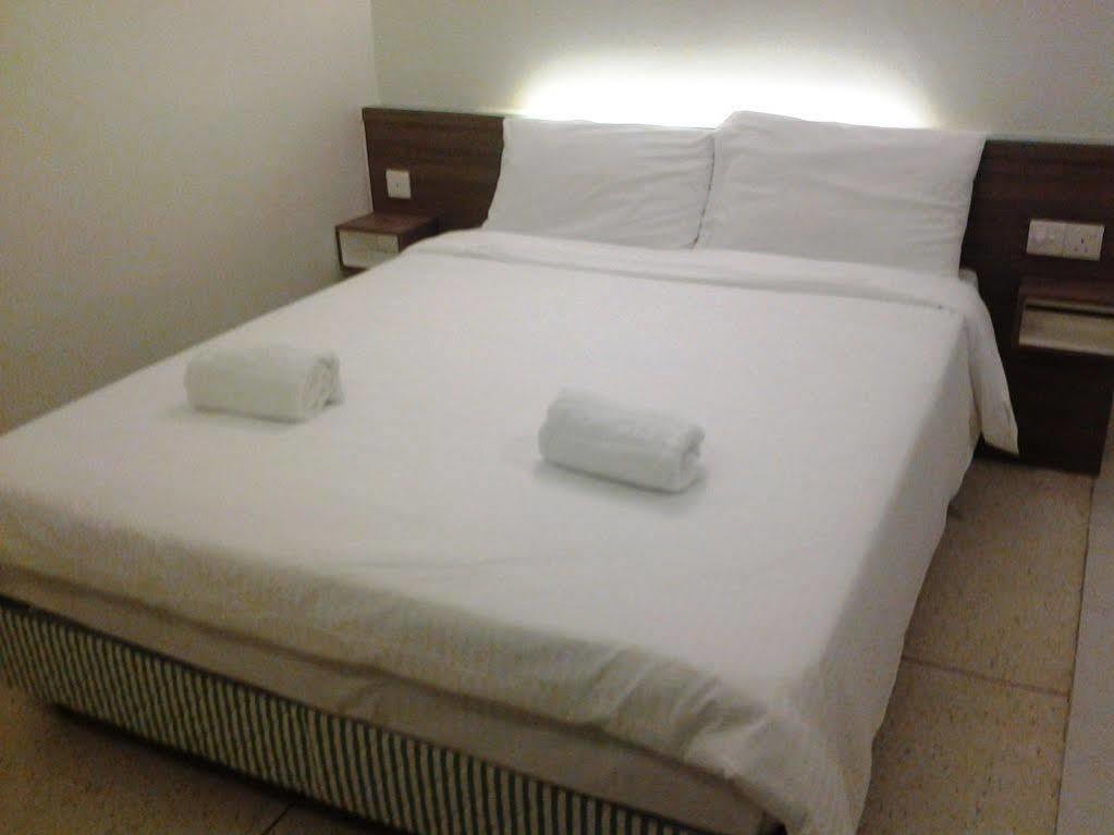 Qish Hotel Malacca Extérieur photo
