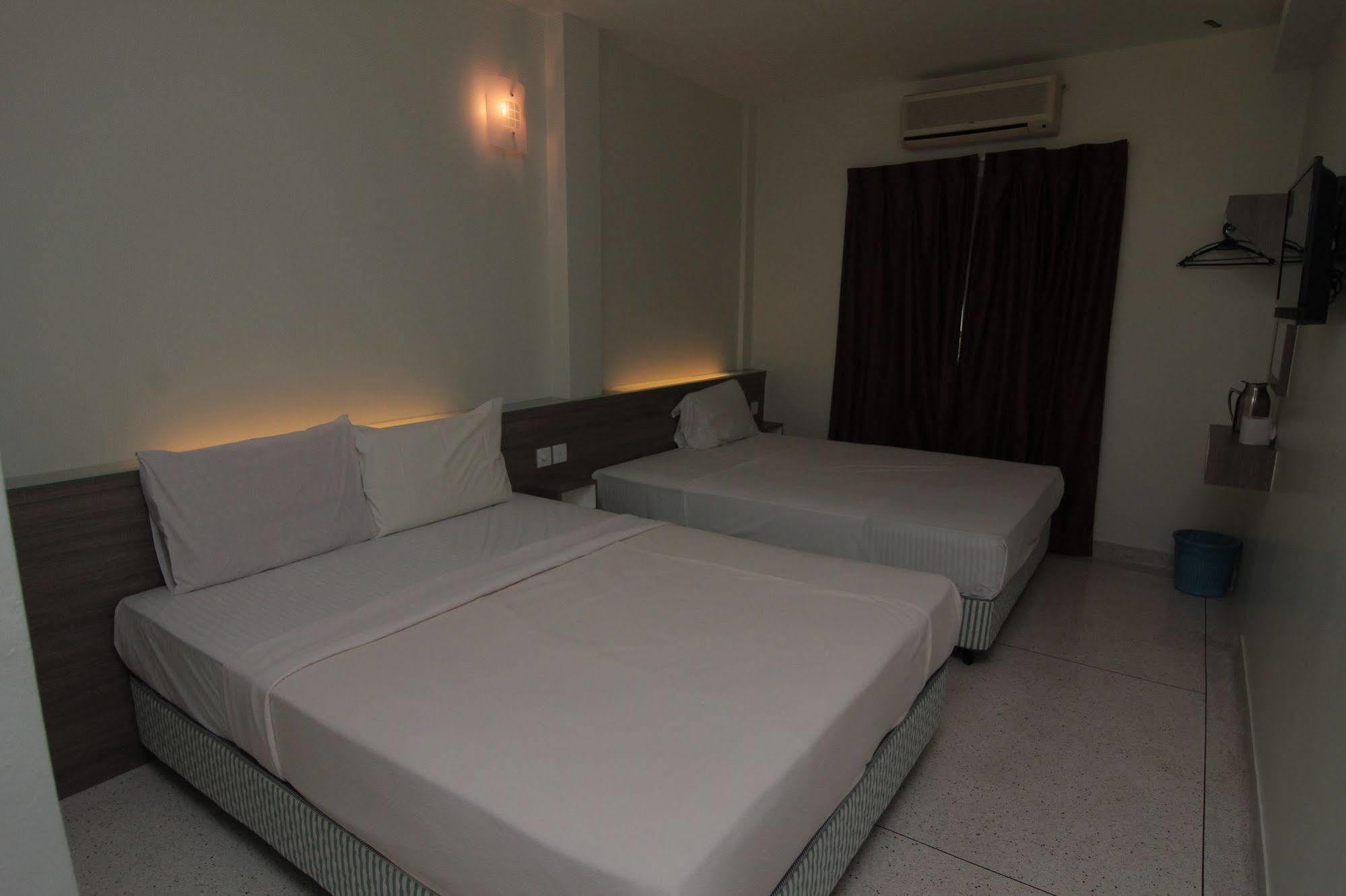 Qish Hotel Malacca Extérieur photo