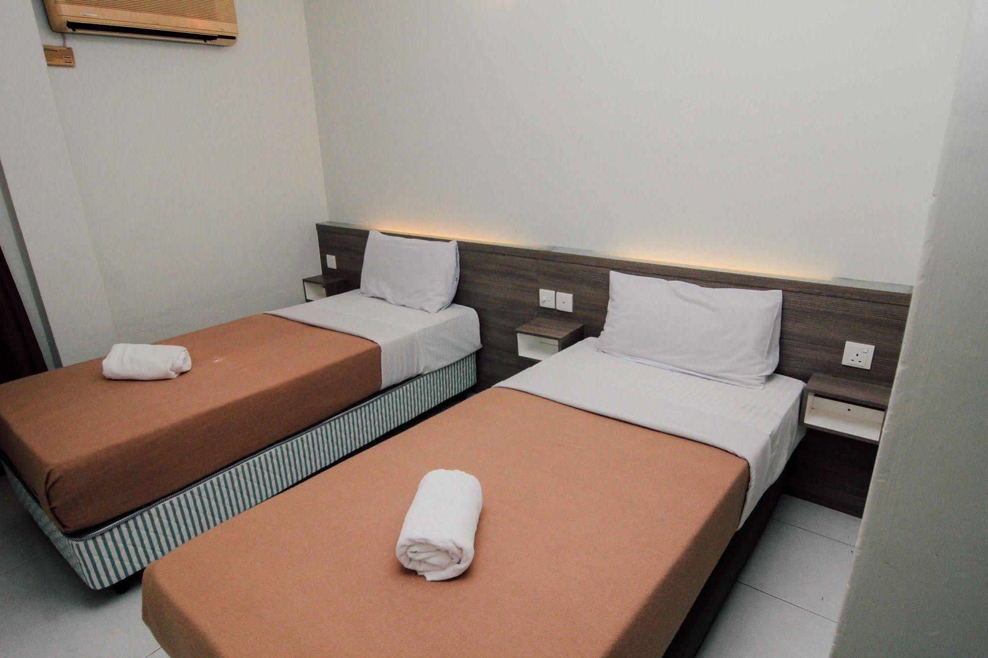 Qish Hotel Malacca Extérieur photo