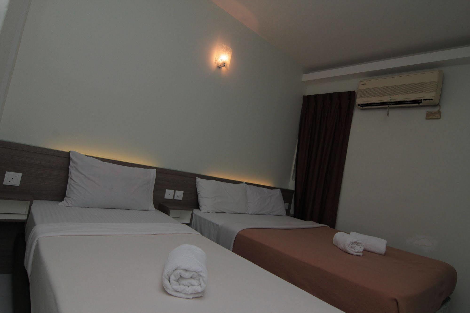 Qish Hotel Malacca Extérieur photo