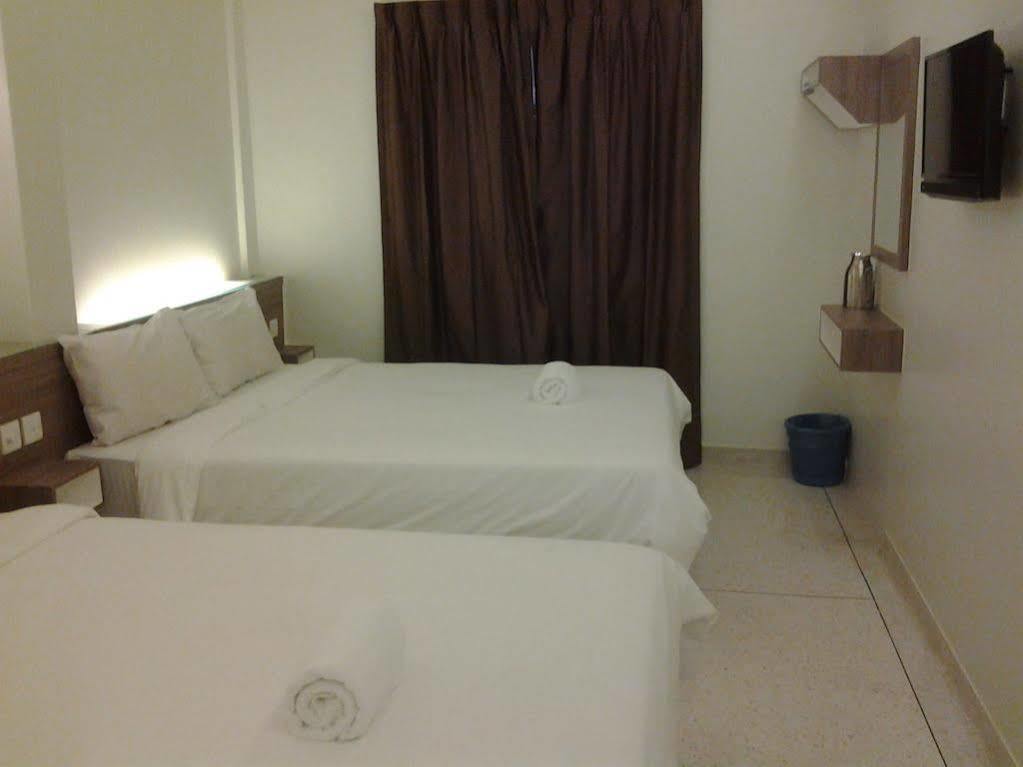 Qish Hotel Malacca Extérieur photo